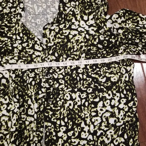 Rock & Republic Leopard Print Long Sleeve Button Down Shirt - Picture 6 of 7